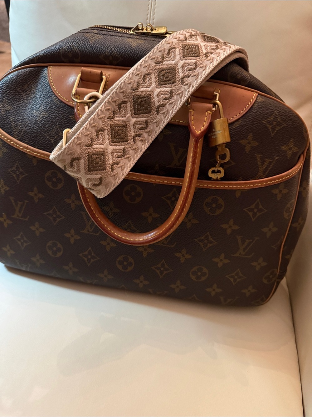 Louis Vuitton Vintage Deauville UNISEX includes Dust Bag, 🔐 & Crossbody strap
